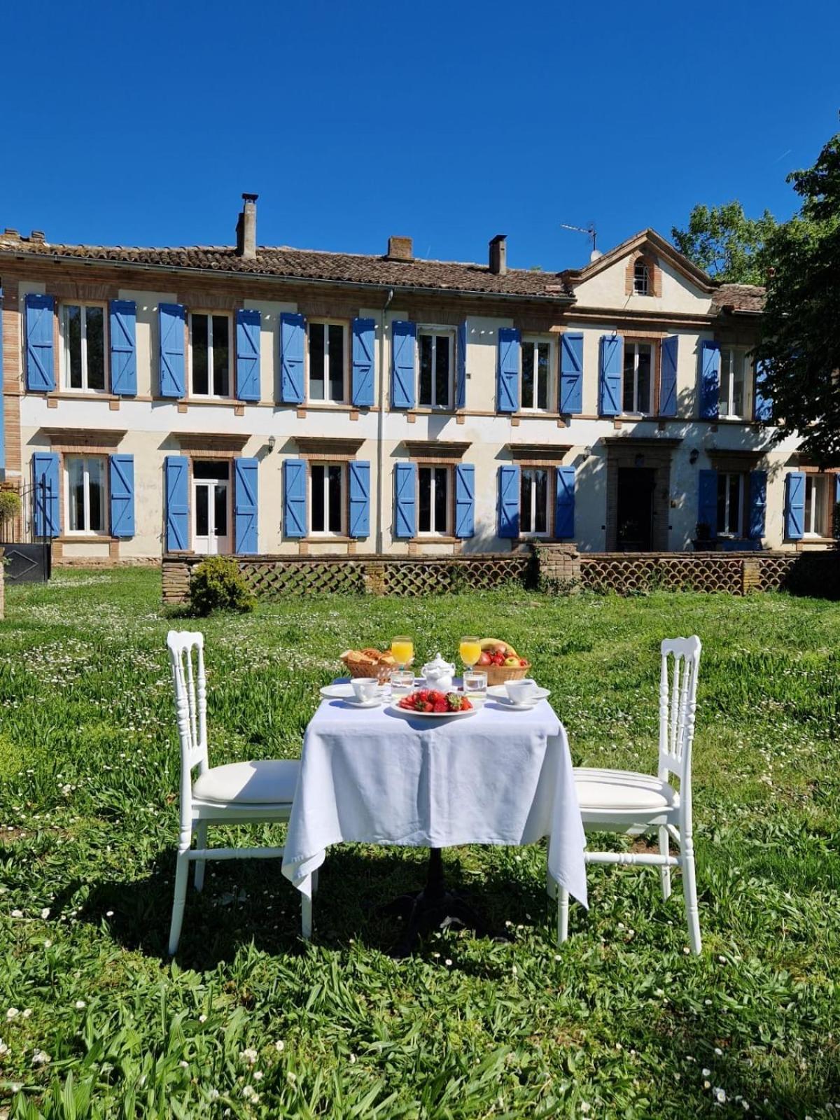 Le Manoir De Lisle Hotel Exterior photo